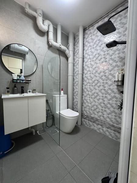220 Hougang Street 21, 220 Hougang Street 21, 3 Bedrooms, 1,119 sqft, HDB Flat For Sale, by Sam Alakasam, 500245224 - Bathroom - PropertyGuru.com.sg