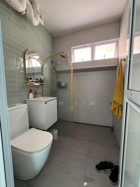 220 Hougang Street 21, 220 Hougang Street 21, 3 Bedrooms, 1,119 sqft, HDB Flat For Sale, by Sam Alakasam, 500245224 - Bathroom - PropertyGuru.com.sg