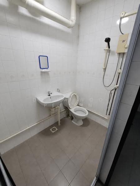 617 Choa Chu Kang North 7, 617 Choa Chu Kang North 7, Dairy Farm / Bukit Panjang / Choa Chu Kang, Room Rental, 80 sqft, HDB Flat For Rent, by Delia Woo Pei Yin, 500245226 - Bathroom - PropertyGuru.com.sg