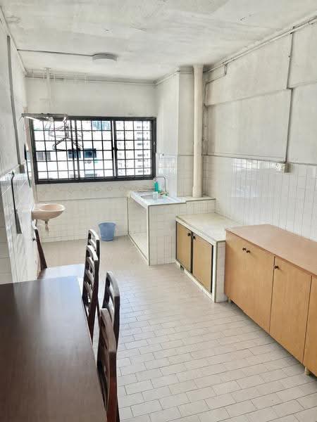 5 Teck Whye Avenue, 5 Teck Whye Avenue, 2 Bedrooms, 796 sqft, HDB Flat For Sale, by Lim Y X, 500245228 - Kitchen - PropertyGuru.com.sg