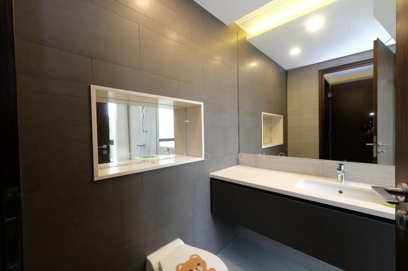 D'Nest, 131 Pasir Ris Grove, 3 Bedrooms, 1,130 sqft, Condominium For Rent, by Roland Ong, 500245237 - Bathroom - PropertyGuru.com.sg