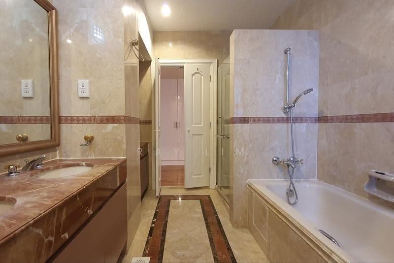 Leonie Condotel, 2 Leonie Hill Road, 4 Bedrooms, 2,769 sqft, Condominium For Rent, by Ray Lim, 500245241 - Bathroom - PropertyGuru.com.sg