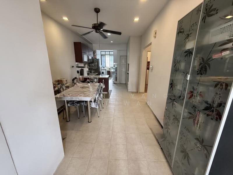 Tanah Merah Mansion, 137 Tanah Merah Kechil Road, 3 Bedrooms, 1,324 sqft, Condominium For Rent, by Yvonne Yang Suet Wan, 500245245 - Kitchen - PropertyGuru.com.sg