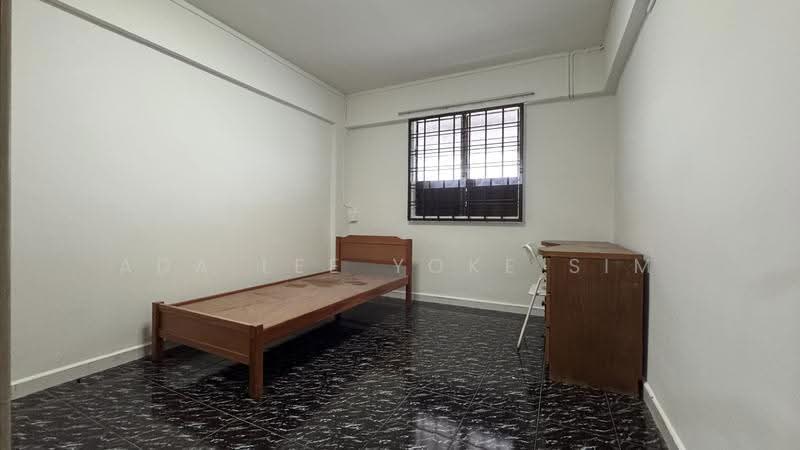 819 Tampines Street 81, 819 Tampines Street 81, 2 Bedrooms, 732 sqft, HDB Flat For Sale, by Ada Lee Yoke Sim, 500245252 - Bedroom - PropertyGuru.com.sg