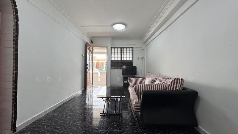 819 Tampines Street 81, 819 Tampines Street 81, 2 Bedrooms, 732 sqft, HDB Flat For Sale, by Ada Lee Yoke Sim, 500245252 - Living Room - PropertyGuru.com.sg