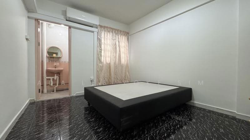 819 Tampines Street 81, 819 Tampines Street 81, 2 Bedrooms, 732 sqft, HDB Flat For Sale, by Ada Lee Yoke Sim, 500245252 - Bedroom - PropertyGuru.com.sg