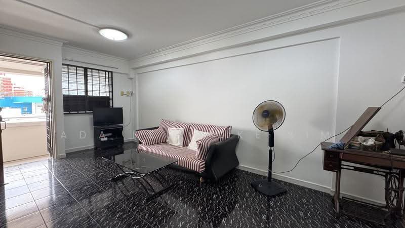 819 Tampines Street 81, 819 Tampines Street 81, 2 Bedrooms, 732 sqft, HDB Flat For Sale, by Ada Lee Yoke Sim, 500245252 - Living Room - PropertyGuru.com.sg