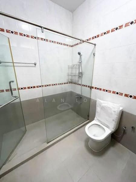 Hazel Park Terrace, 94 Hazel Park Terrace, Room Rental, 120 sqft, Terraced House For Rent, by Alan Loh, 500245258 - Bathroom - PropertyGuru.com.sg