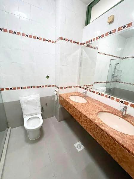 Hazel Park Terrace, 94 Hazel Park Terrace, Room Rental, 120 sqft, Terraced House For Rent, by Alan Loh, 500245258 - Bathroom - PropertyGuru.com.sg