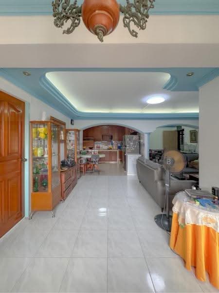 19 Queen's Close, 19 19, Alexandra / Commonwealth, 3 Bedrooms, 1,173 sqft, HDB Flat For Sale, by Ainon Talib, 500245261 - PropertyGuru.com.sg