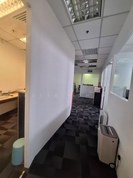 The Plaza, 7500A Beach Road, Beach Road / Bugis / Rochor, 1,300 sqft, Office For Rent, by Peter Koh H .G, 500245264 - Corridor - CommercialGuru.com.sg