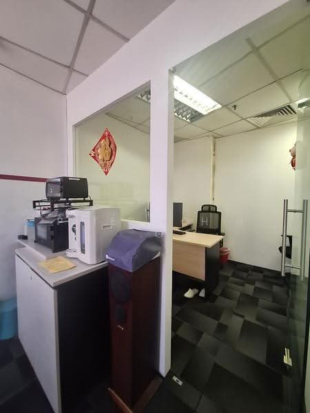 The Plaza, 7500A Beach Road, Beach Road / Bugis / Rochor, 1,300 sqft, Office For Rent, by Peter Koh H .G, 500245264 - Office - CommercialGuru.com.sg