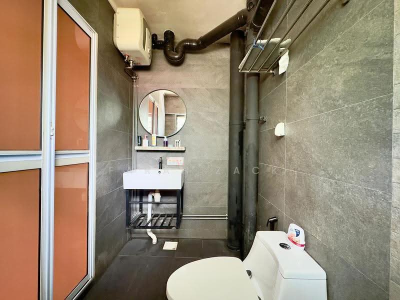 730 Tampines Street 71, 730 Tampines Street 71, 4 Bedrooms, 1,335 sqft, HDB Flat For Sale, by Farah Zack, 500245274 - Bathroom - PropertyGuru.com.sg