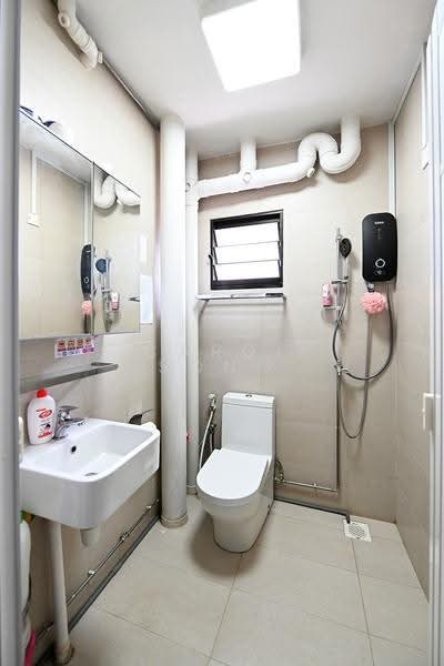 768 Bedok Reservoir View, 768 Bedok Reservoir View, Bedok / Upper East Coast, 3 Bedrooms, 1,130 sqft, HDB Flat For Sale, by Carol Song, 500245286 - Bathroom - PropertyGuru.com.sg