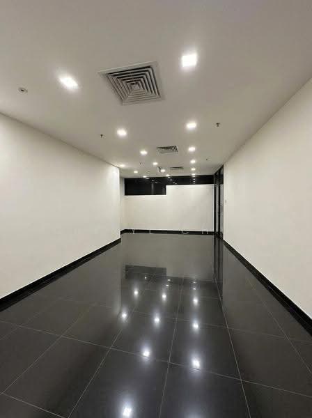 Sim Lim Square, 1 1, Beach Road / Bugis / Rochor, 1,327 sqft, Other Retail For Rent, by Cheryl Chua, 500245290 - Corridor - CommercialGuru.com.sg