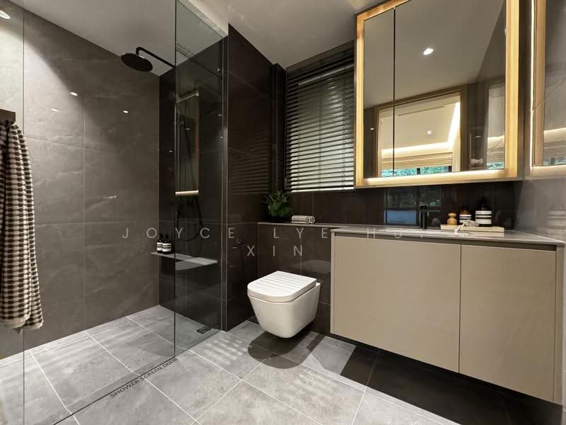 Pinetree Hill, 30 Pine Grove, 2 Bedrooms, 700 sqft, Condominium For Sale, by Joyce Lye Hui Xin, 500245301 - Bathroom - PropertyGuru.com.sg