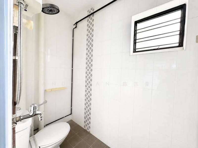 264 Bukit Batok East Avenue 4, 264 Bukit Batok East Avenue 4, 3 Bedrooms, 1,108 sqft, HDB Flat For Sale, by Andy Tan 陈志豪, 500245310 - Bathroom - PropertyGuru.com.sg