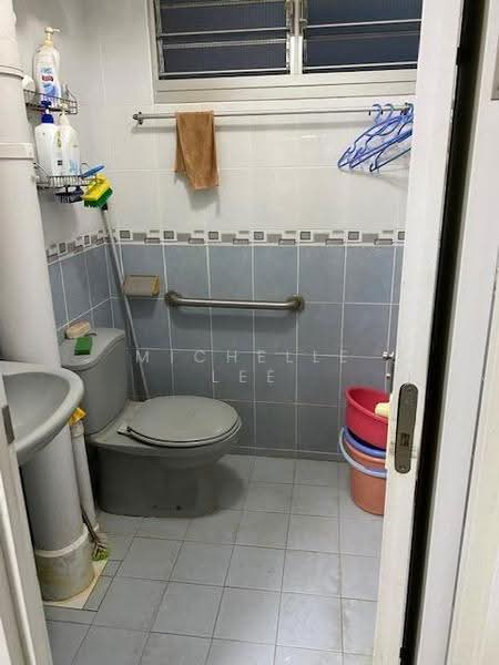 415 Ang Mo Kio Avenue 10, 415 Ang Mo Kio Avenue 10, Room Rental, 200 sqft, HDB Flat For Rent, by Michelle Lee, 500245312 - Bathroom - PropertyGuru.com.sg