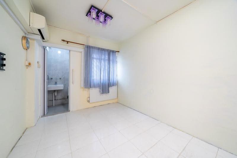 261 Serangoon Central Drive, 261 Serangoon Central Drive, Hougang / Punggol / Sengkang, 2 Bedrooms, 689 sqft, HDB Flat For Sale, by Andy Neo, 500245323 - Bathroom - PropertyGuru.com.sg