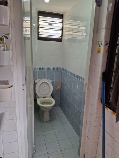 804 King George's Avenue, 804 King George's Avenue, Farrer Park / Serangoon Rd, 2 Bedrooms, 699 sqft, HDB Flat For Rent, by Cristal Lee, 500245327 - Bathroom - PropertyGuru.com.sg