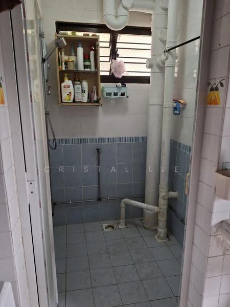804 King George's Avenue, 804 King George's Avenue, Farrer Park / Serangoon Rd, 2 Bedrooms, 699 sqft, HDB Flat For Rent, by Cristal Lee, 500245327 - Bathroom - PropertyGuru.com.sg