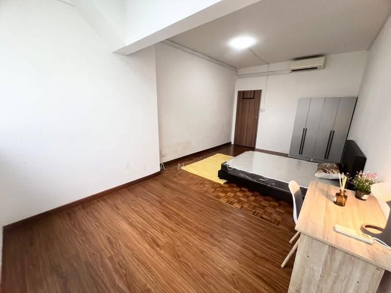 Orchard Towers, 1 Claymore Drive, Room Rental, 130 sqft, Apartment For Rent, by Alan Loh, 500245328 - Bedroom - PropertyGuru.com.sg