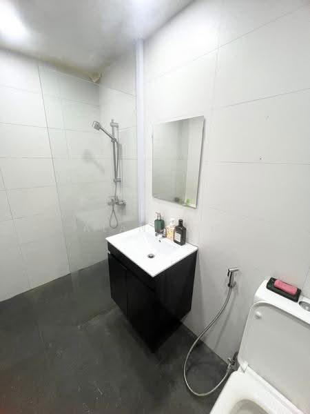 Orchard Towers, 1 Claymore Drive, Room Rental, 130 sqft, Apartment For Rent, by Alan Loh, 500245328 - Bathroom - PropertyGuru.com.sg