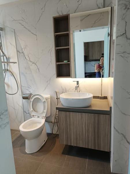 Tiong Bahru Apartment, Eng Hoon Street, 2 Bedrooms, 650 sqft, Apartment For Rent, by Charissa Lim, 500245333 - Bathroom - PropertyGuru.com.sg