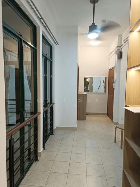 Tiong Bahru Apartment, Eng Hoon Street, 2 Bedrooms, 650 sqft, Apartment For Rent, by Charissa Lim, 500245333 - Corridor - PropertyGuru.com.sg