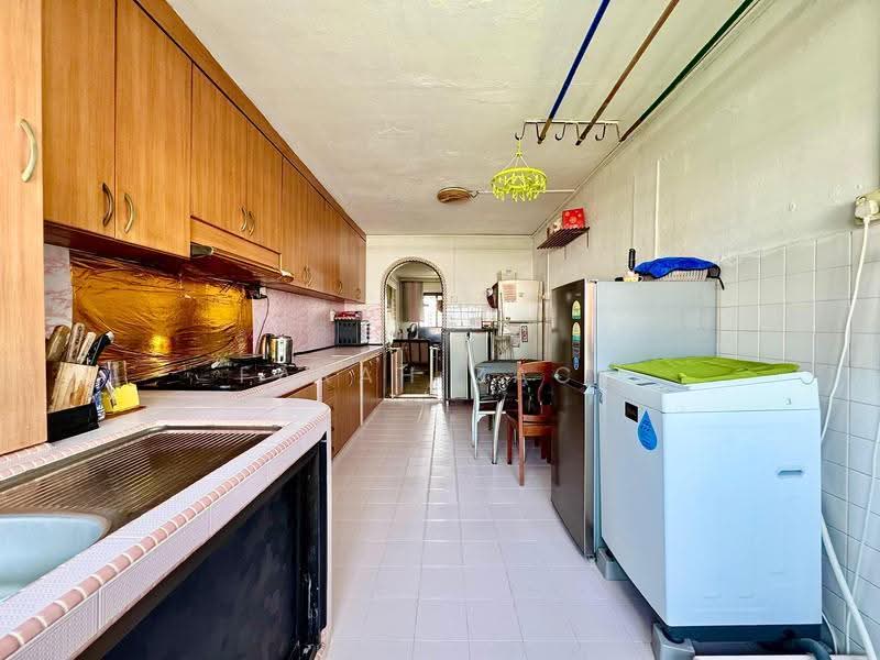 554 Bedok North Street 3, 554 Bedok North Street 3, 2 Bedrooms, 732 sqft, HDB Flat For Sale, by Farah Zack, 500245341 - Kitchen - PropertyGuru.com.sg