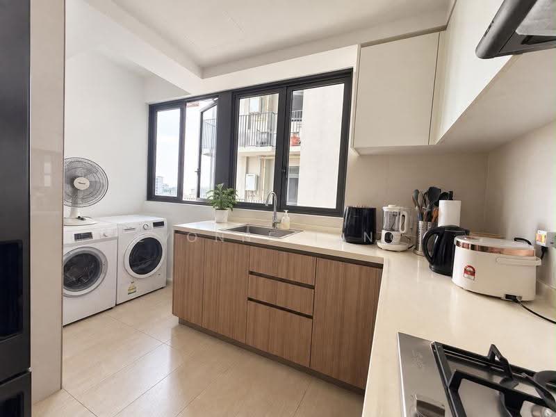 Hundred Palms Residences, 268 Yio Chu Kang Road, Hougang / Punggol / Sengkang, 3 Bedrooms, 915 sqft, Condominium For Sale, by Evonne Tang, 500245358 - Kitchen - PropertyGuru.com.sg