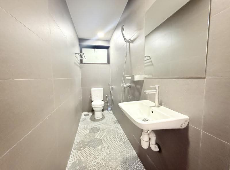 Queensway Tower, 1 Queensway, Room Rental, 1,600 sqft, Apartment For Rent, by Priscilla Tan, 500245361 - Bathroom - PropertyGuru.com.sg