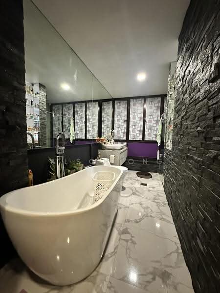 Freehold Landed | Mins Walk to Canberra MRT & Canberra Plaza | District 27 | Sembawang Villas, Sembawang Place, Sembawang / Yishun, 5 Bedrooms, 4,500 sqft, Semi-Detached House For Sale, by Alson Ong, 500245373 - Bathroom - PropertyGuru.com.sg