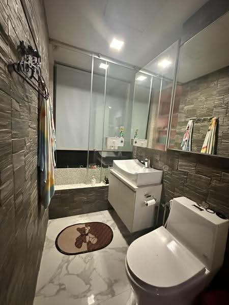 Freehold Landed | Mins Walk to Canberra MRT & Canberra Plaza | District 27 | Sembawang Villas, Sembawang Place, Sembawang / Yishun, 5 Bedrooms, 4,500 sqft, Semi-Detached House For Sale, by Alson Ong, 500245373 - Bathroom - PropertyGuru.com.sg