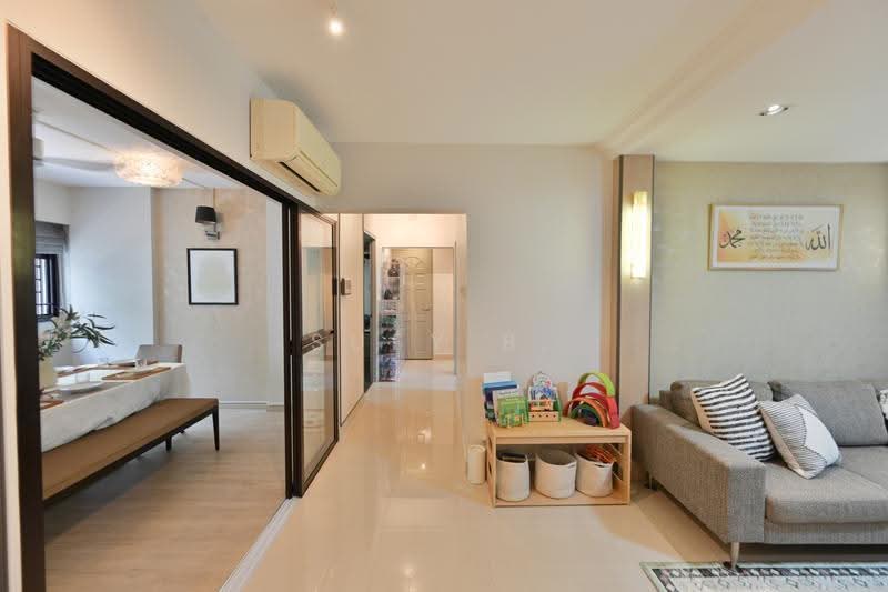 715 Bedok Reservoir Road, 715 Bedok Reservoir Road, Bedok / Upper East Coast, 3 Bedrooms, 1,302 sqft, HDB Flat For Sale, by Sufy B., 500245379 - Living Room - PropertyGuru.com.sg