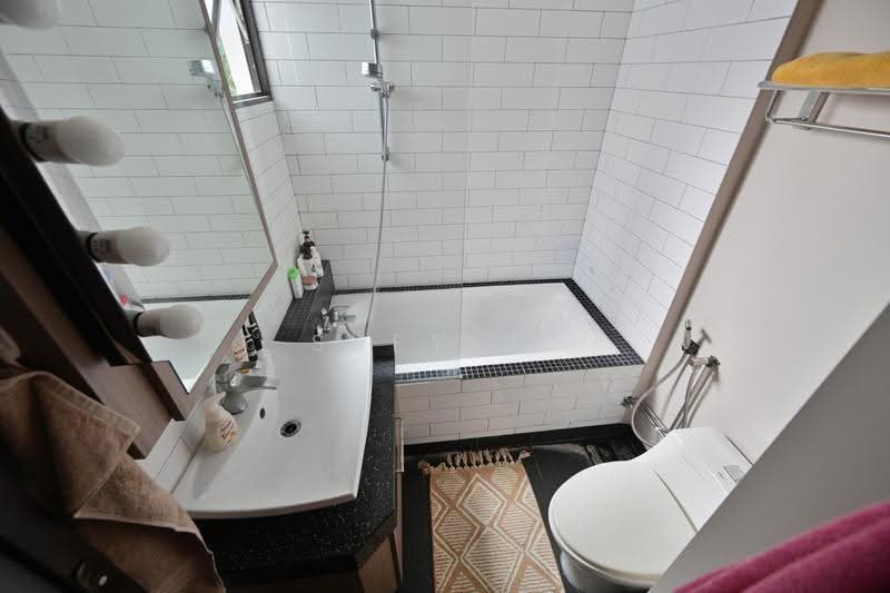 715 Bedok Reservoir Road, 715 Bedok Reservoir Road, Bedok / Upper East Coast, 3 Bedrooms, 1,302 sqft, HDB Flat For Sale, by Sufy B., 500245379 - Master Bathroom - PropertyGuru.com.sg