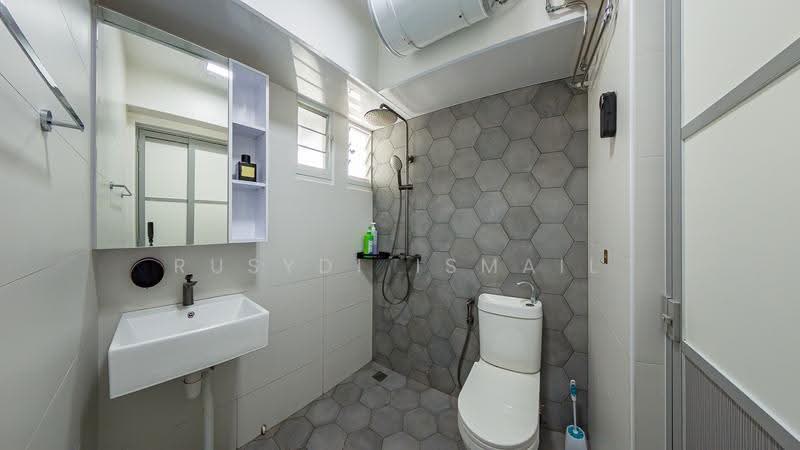 627B Tampines Street 61, 627B Tampines Street 61, Pasir Ris / Tampines, 2 Bedrooms, 1,001 sqft, HDB Flat For Sale, by Rusydi Ismail, 500245380 - Common Bathroom - PropertyGuru.com.sg