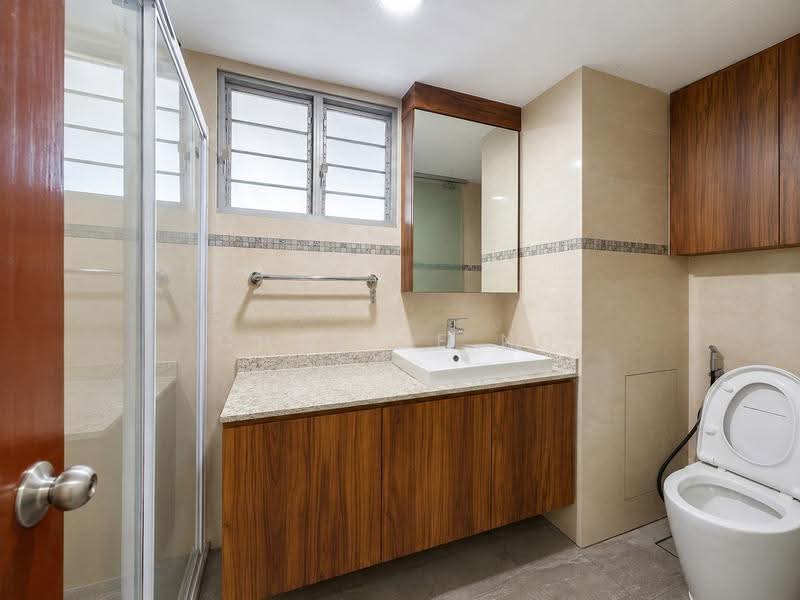 50 Strathmore Avenue, 50 Strathmore Avenue, Alexandra / Commonwealth, 3 Bedrooms, 1,184 sqft, HDB Flat For Sale, by Charlee Ng, 500245395 - Bathroom - PropertyGuru.com.sg