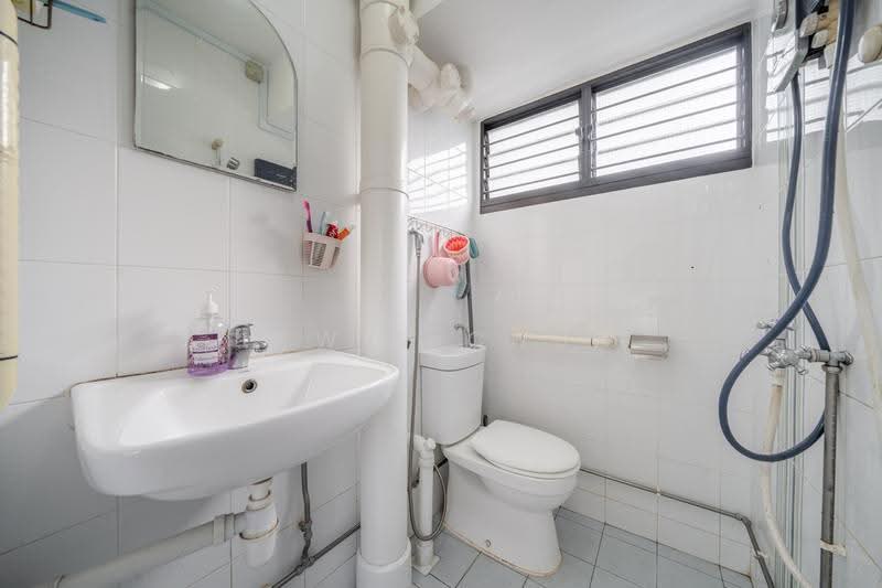 587 Cheng San Court, 587 Ang Mo Kio Avenue 3, Ang Mo Kio / Bishan / Thomson, 2 Bedrooms, 721 sqft, HDB Flat For Sale, by Lewis Chua, 500245399 - Bathroom - PropertyGuru.com.sg