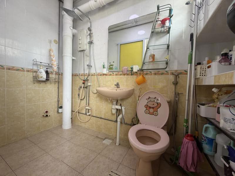 363 Woodlands Avenue 5, 363 Woodlands Avenue 5, Room Rental, 200 sqft, HDB Flat For Rent, by Kleeve Lim, 500245400 - Bathroom - PropertyGuru.com.sg