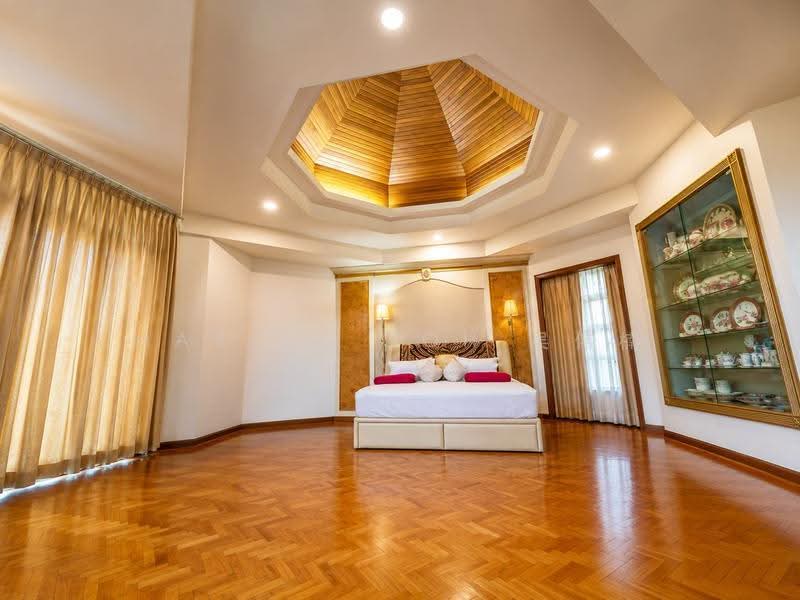 Unblocked Views • Low $PSF @ $1,8xxPsf ONLY!! • Wide Frontage GCB, Andrew Road | Lornie Road, 6 Bedrooms, 7,000 sqft, Good Class Bungalow For Sale, by Martin Goh 吴伟楠, 500245406 - Bedroom - PropertyGuru.com.sg