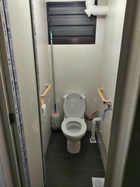 221 Lorong 8 Toa Payoh, 221 Lorong 8 Toa Payoh, 3 Bedrooms, 882 sqft, HDB Flat For Sale, by Calvin Lee TK, 500245431 - Bathroom - PropertyGuru.com.sg