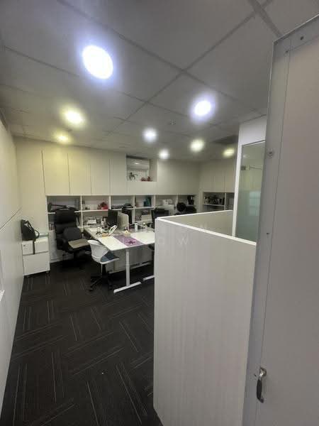 Manhattan House, 151 Chin Swee Road, Alexandra / Commonwealth, 969 sqft, Office For Rent, by Benson Leow, 500245435 - Interior - CommercialGuru.com.sg