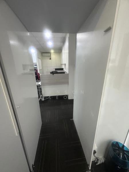 Manhattan House, 151 Chin Swee Road, Alexandra / Commonwealth, 969 sqft, Office For Rent, by Benson Leow, 500245435 - Interior - CommercialGuru.com.sg