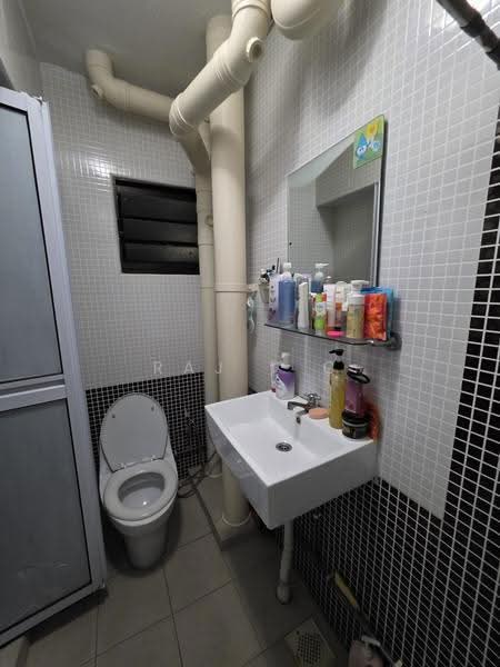 689B Choa Chu Kang Drive, 689B Choa Chu Kang Drive, Dairy Farm / Bukit Panjang / Choa Chu Kang, Room Rental, 250 sqft, HDB Flat For Rent, by Raj T C, 500245436 - Bathroom - PropertyGuru.com.sg