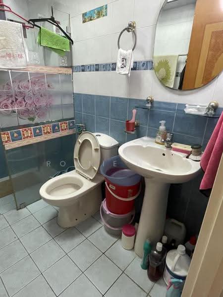 987C Jurong West Street 93, 987C Jurong West Street 93, Boon Lay / Jurong / Tuas, Room Rental, 100 sqft, HDB Flat For Rent, by Ronnie Neo, 500245443 - Bathroom - PropertyGuru.com.sg