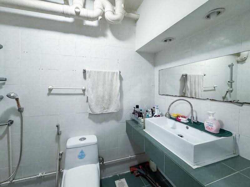 570 Hougang Street 51, 570 570, Hougang / Punggol / Sengkang, 3 Bedrooms, 1,291 sqft, HDB Flat For Sale, by Celine Kam, 500245452 - PropertyGuru.com.sg