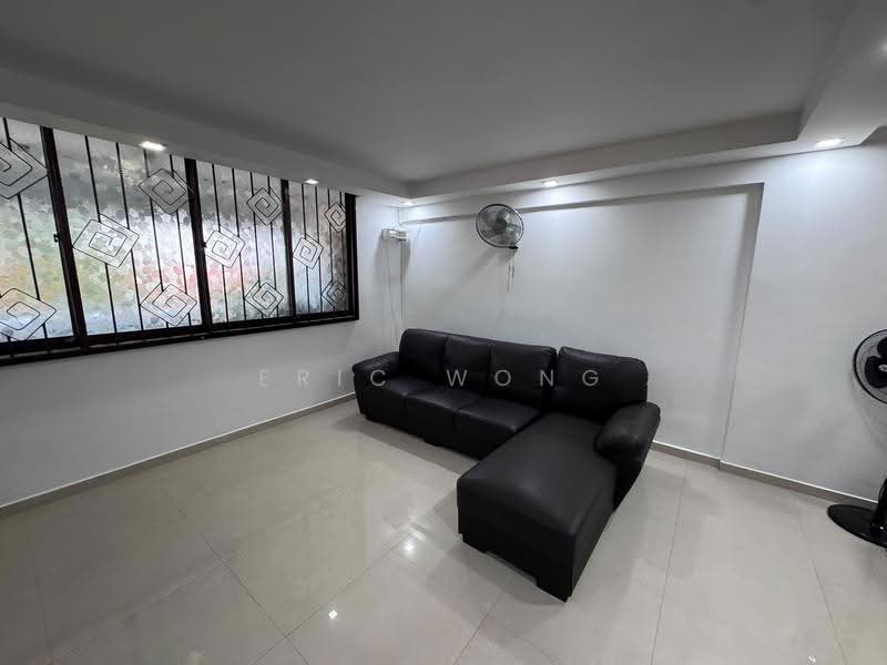 607 Hougang Avenue 4, 607 Hougang Avenue 4, 3 Bedrooms, 904 sqft, HDB Flat For Rent, by Eric Wong, 500245453 - Living Room - PropertyGuru.com.sg