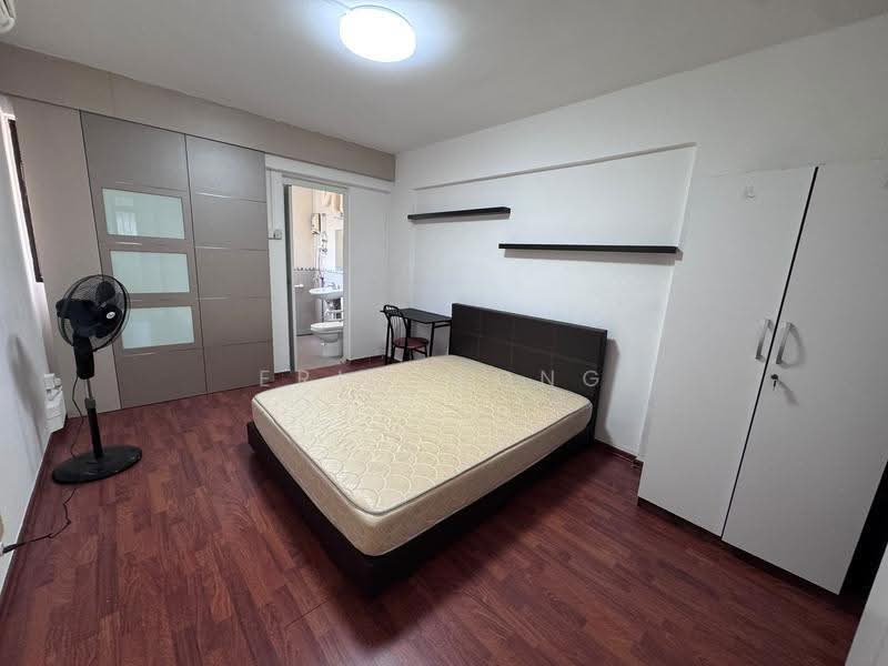 607 Hougang Avenue 4, 607 Hougang Avenue 4, 3 Bedrooms, 904 sqft, HDB Flat For Rent, by Eric Wong, 500245453 - Master Bedroom - PropertyGuru.com.sg