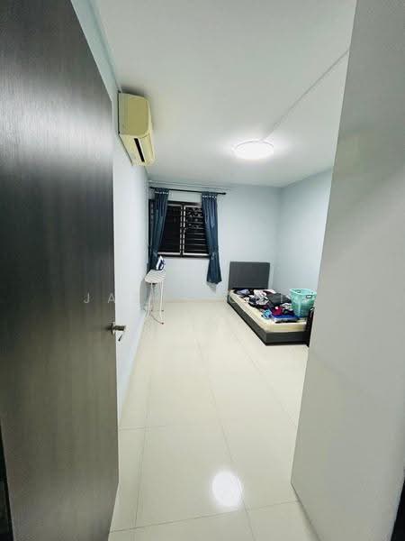 414 Bukit Batok West Avenue 4, 414 Bukit Batok West Avenue 4, Dairy Farm / Bukit Panjang / Choa Chu Kang, 3 Bedrooms, 1,109 sqft, HDB Flat For Sale, by Jason Chia, 500245475 - Bedroom - PropertyGuru.com.sg